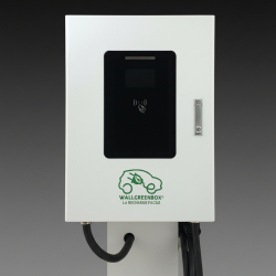 Façade de la borne rapide JUPITER DC 40 kW avec écran de commande et lecteur RFID