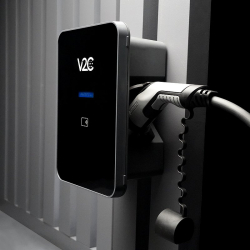 V2C Trydan PRO avec câble inséré vue oblique